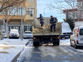 Büyükçekmece’de karla mücadele aralıksız devam ediyor